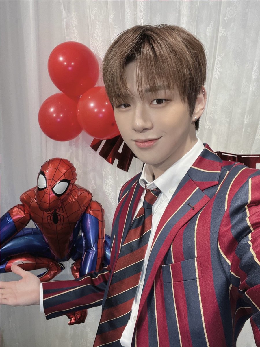 amouredaniel's tweet photo. This is so late but happy birthday for my dearest Daniel Kang ♥️ I'm sorry I couldn't hype you as much as before, but you should know that I love you and I always do. 녤이생축 ♡
#HappyDanielDay
#난너밖에모르지_27번째녤탄절
#다니엘데이_오늘은먐미해
#메리녜리데이_축배를들어높게 https://t.co/BssyZLWrkT