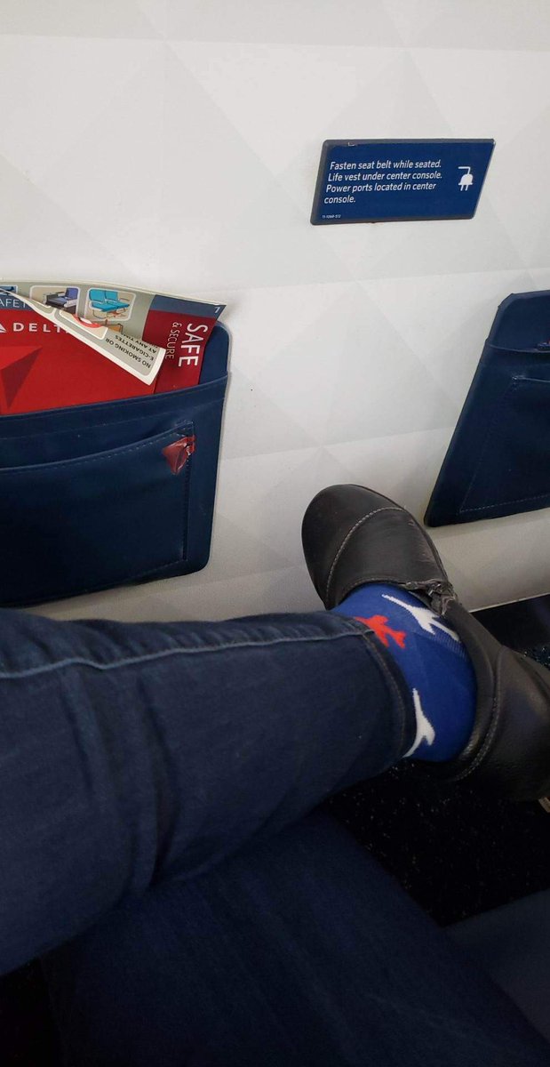 lisadang3r's tweet image. got me some medallion mileage run fun yesterday in my @delta business socks. #itsbusinesstime #flightoftheconchords