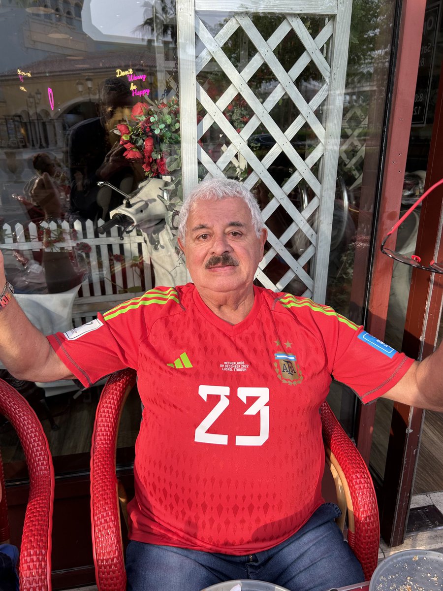 Titi Fernandez (@titifernandez1) on Twitter photo Gracias <a href="/emimartinezz1/">Emi Martínez</a> por Los penales, por tu afecto y por esta camiseta que voy a guardar como un trofeo muy preciado!!! Gracias <a href="/emimartinezz1/">Emi Martínez</a> por Los penales, por tu afecto y por esta camiseta que voy a guardar como un trofeo muy preciado!!!