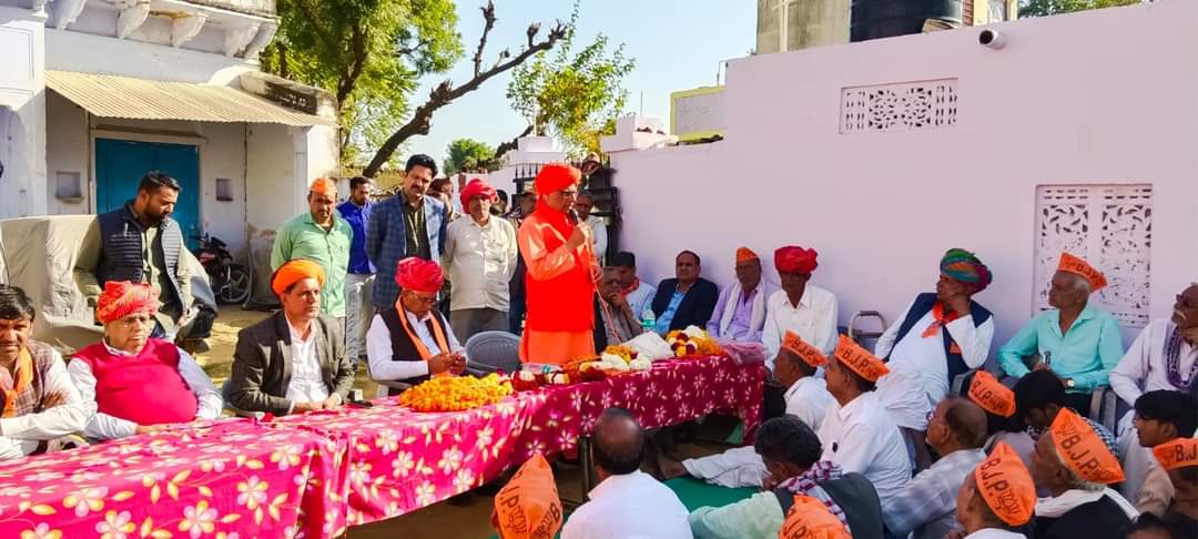 राजस्थान की कांग्रेस सरकार के जंगलराज एवं भ्रष्टाचार के विरुद्ध भाजपा की #जनाक्रोश_यात्रा के तहत आज  खंडेला विधानसभा के ग्राम आभावास की ग्राम चौपाल में यात्रा को सम्बोधित किया। 

#JanAakroshYatra
#RajasthanJanAakrosh