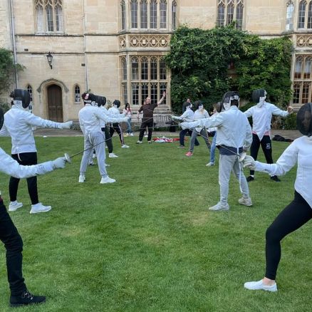 OxbridgeByWS's tweet photo. Fencers don't mess around. They get straight to the point. ⚔️ 😅 #FencePuns 

📸 The Oxford Tradition, 2021 🇬🇧 

#Oxbridgeprograms #OxTrad https://t.co/OMofEgKwMA