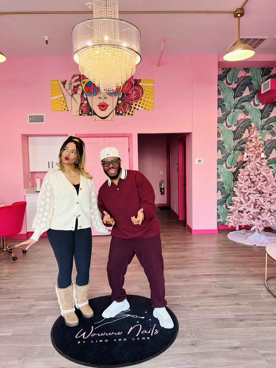 It’s a very Merry PinkMas at the nail salon! Come visit us ☺️💕
wowwwnails.com 
#lingandlamb