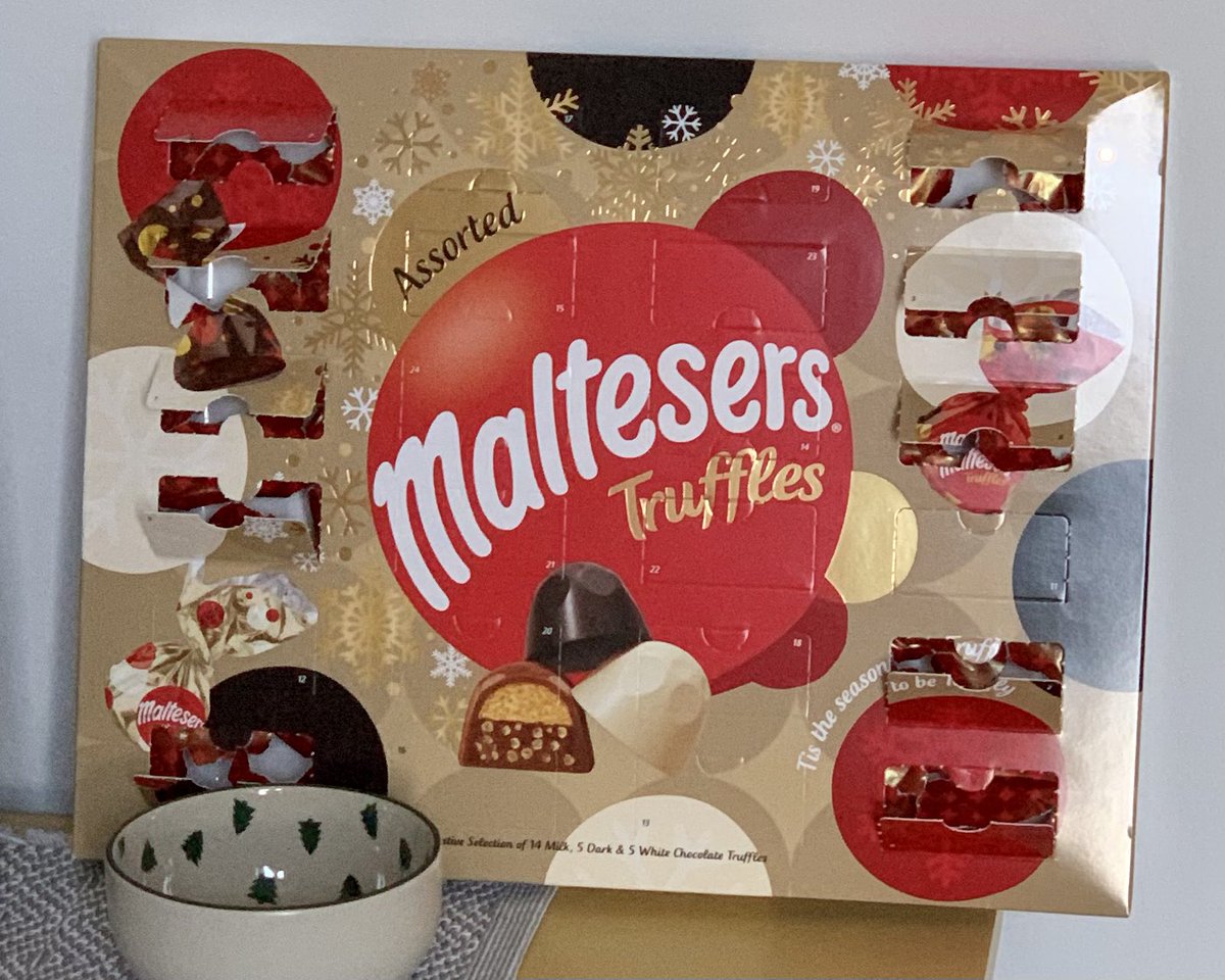 Donnchadh_N's tweet photo. Ten days in to my Maltesers advent calendar and I’ve yet to get a single, promised white chocolate truffle.
It feels like they’re laughing at me every time I stand in greedy hope and pull out another dark chocolate https://t.co/wNxZAqTDrb