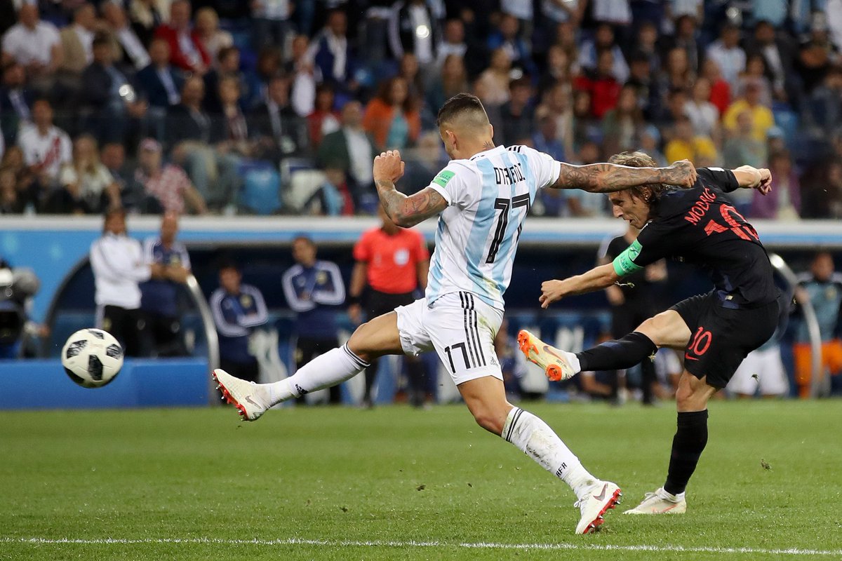 7Sempiterno7's tweet photo. Hazlo otra vez, Lukita. Vuelve a salvar el fútbol. https://t.co/kLLiITjyFJ