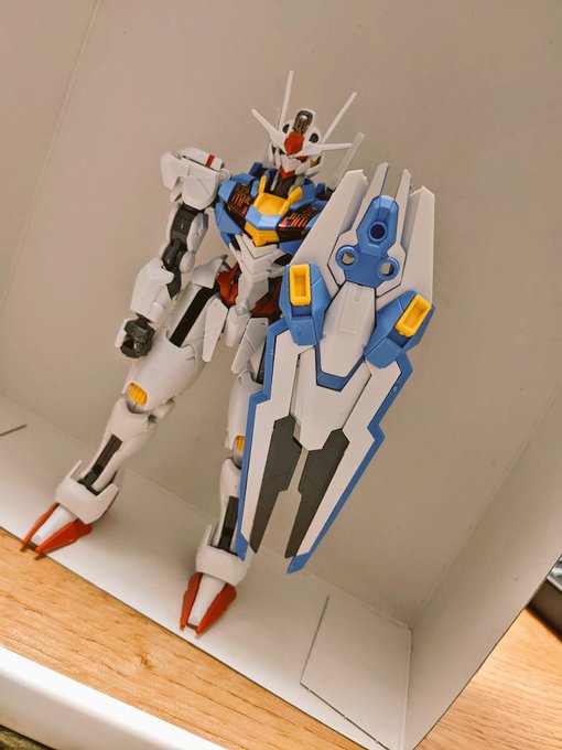 すっごい今更だけどガンプラのエアリアル組みましたっ!優しめだとは思うけど私は不器用だったので大変だった 