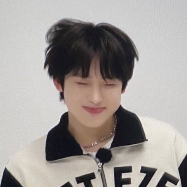 lucatauri's tweet photo. selamat sore, cloudie. 🍪🧁 aku mau dong kenalan sama kalian!! @cIoudtera ^ᴗ^)☝🏻 https://t.co/9fFJu3FMZc