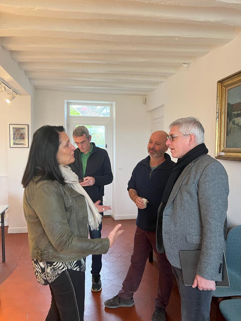 fredvalletoux's tweet photo. J'étais ce matin à #Recloses pour rencontrer l'équipe municipale autour de la maire Sonia Risco, puis pour discuter avec les habitants à l'occasion d'un nouveau #CaféDuDéputé.
Une formule qui me permet de répondre à toutes les questions que se posent les habitants.
#SurLeTerrain https://t.co/72TPcbxKBp