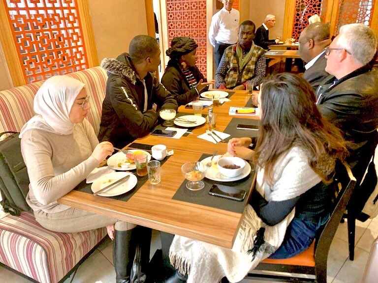 CapitalHumainCH's tweet photo. #Coopération_Décentralisée 
#FAMI6_Coaching_Territorial 
#Acte_7

Échange entre le PCA d’Échos Communication, le Directeur du Depart. Coaching Territorial, le responsable du Programme pour l’Egalité des Genre et Mme Khadidiatou Mahécor DIOUF Maire de la Commune de Golf Sud. https://t.co/r6Xxt5DgKR
