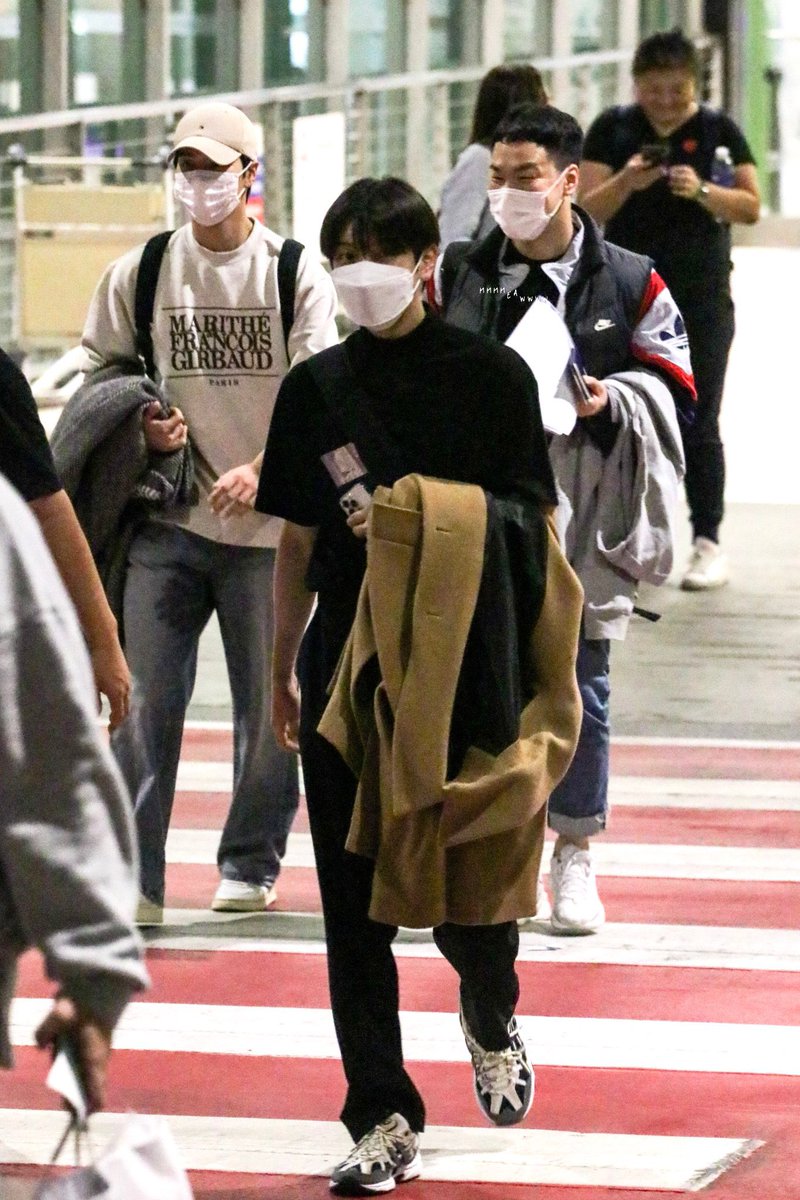 JRen_NU's tweet photo. 221209
JRen arrived in Thailand🐢🐰❣️
-
Cr. toonixion, MMMMEAWWWW, STAYSTILL___
#NUEST #뉴이스트
#김종현 #제이알 #JR #최민기 #렌 #Ren
#KimJonghyeon #ChoiMingi
#JRen #쩨렌 #별주부즈 https://t.co/MvGYueyIaJ