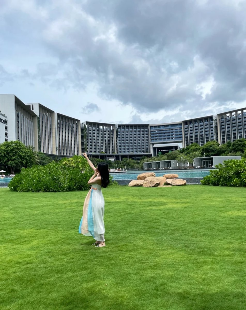 NGHHJ10's tweet photo. There is nothing to be nostalgic about, and the only thing worth looking forward to is the front.😊🥰 https://t.co/hL1yhvBe9p