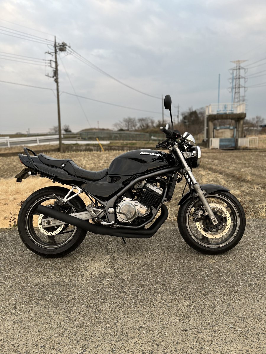 KAWASAkibiku250's tweet photo. そーいえば一年間経ってた。
これからも安全に気をつけて走りたいと思います。
#バリオス https://t.co/0dMcugj0Ug