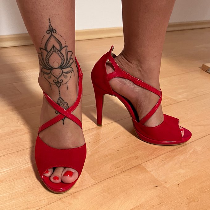 Bought new heels again 🤪  #highheels #heels #weekendvibes #shoppingqueen #shoppingtime #shoppingday #bbw<a href="/tag/highheels"class="tags">#highheels</a><a href="/tag/heels"class="tags">#heels</a><a href="/tag/weekendvibes"class="tags">#weekendvibes</a><a href="/tag/fun"class="tags"><span>#fun</span></a><a href="/tag/hot"class="tags"><span>#hot</span></a><a href="/tag/bbw"class="tags"><span>#bbw</span></a><a href="/tag/shoppingday"class="tags"><span>#shoppingday</span></a><a href="/tag/shoppingtime"class="tags"><span>#shoppingtime</span></a><a href="/tag/shoppingqueen"class="tags"><span>#shoppingqueen</span></a>