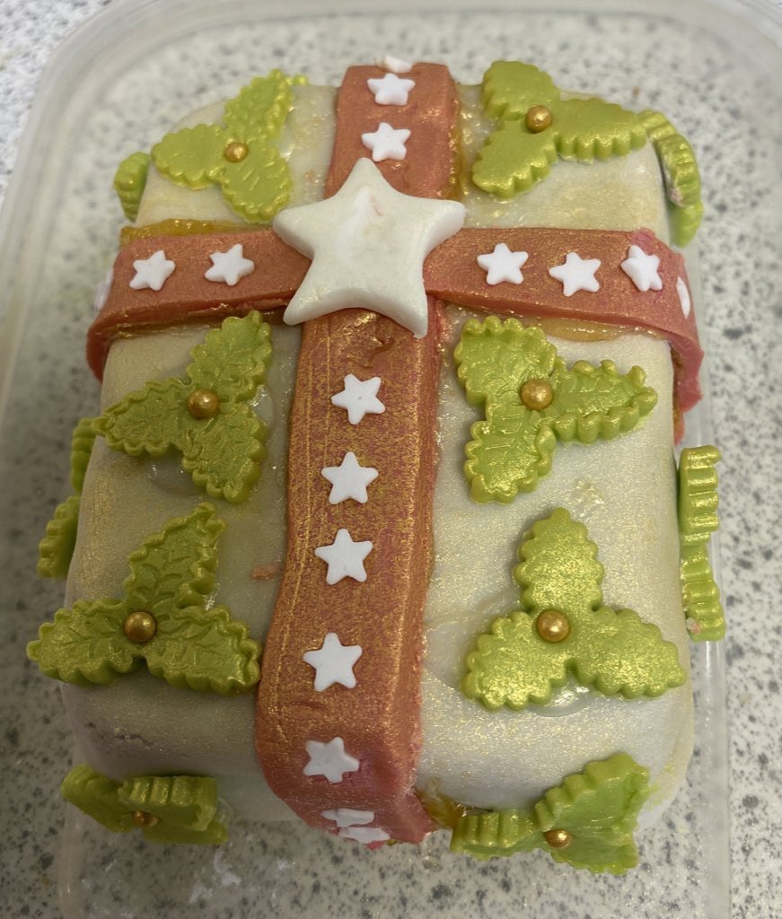 Decorated Christmas cakes from Y10 🎄Great effort 🤩