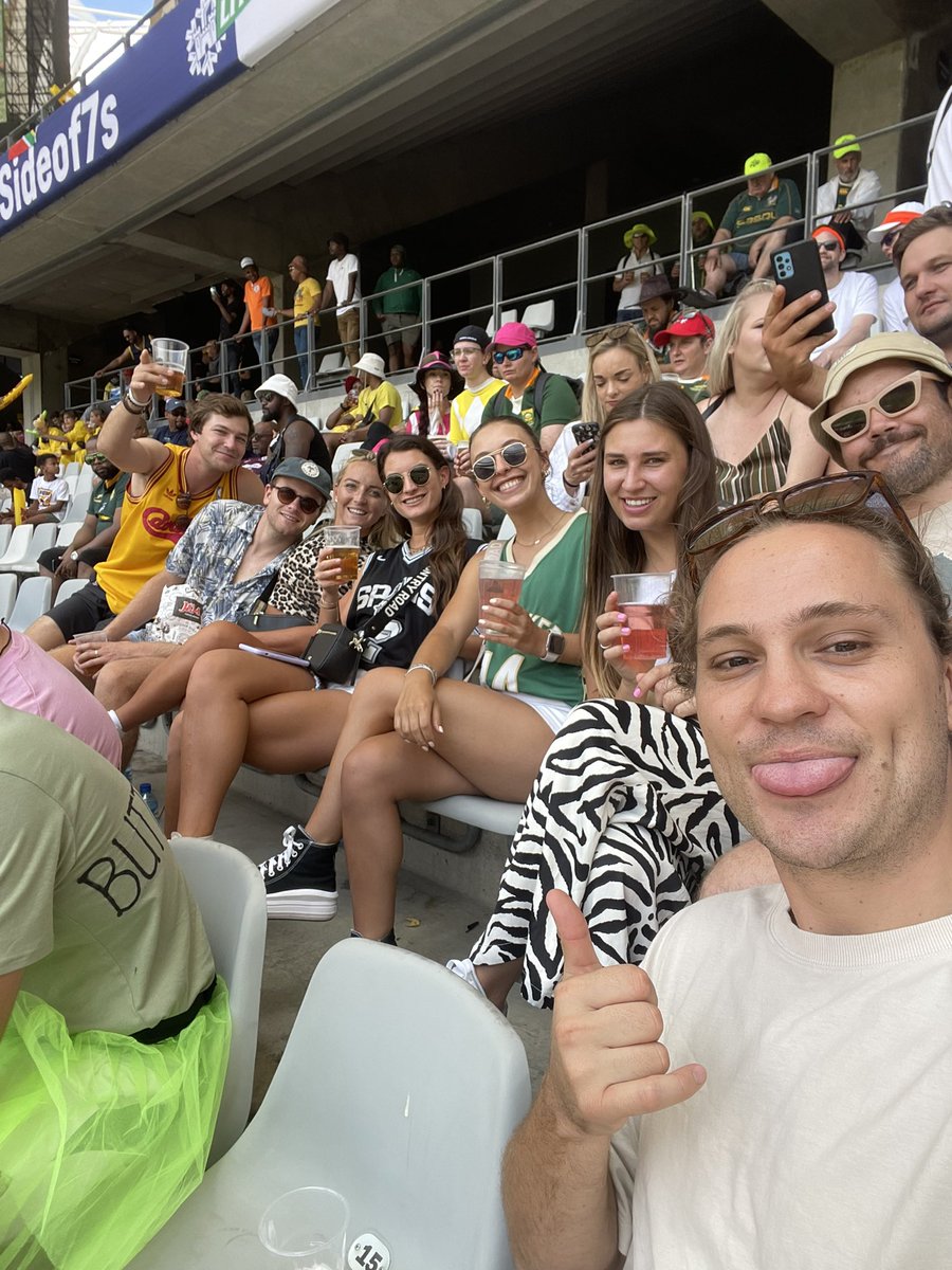 GeesSteph's tweet image. I want to #FeelTheVibes at the @CapeTown7s Put me and my friends in the Sky Box Please. #upgrademyseat