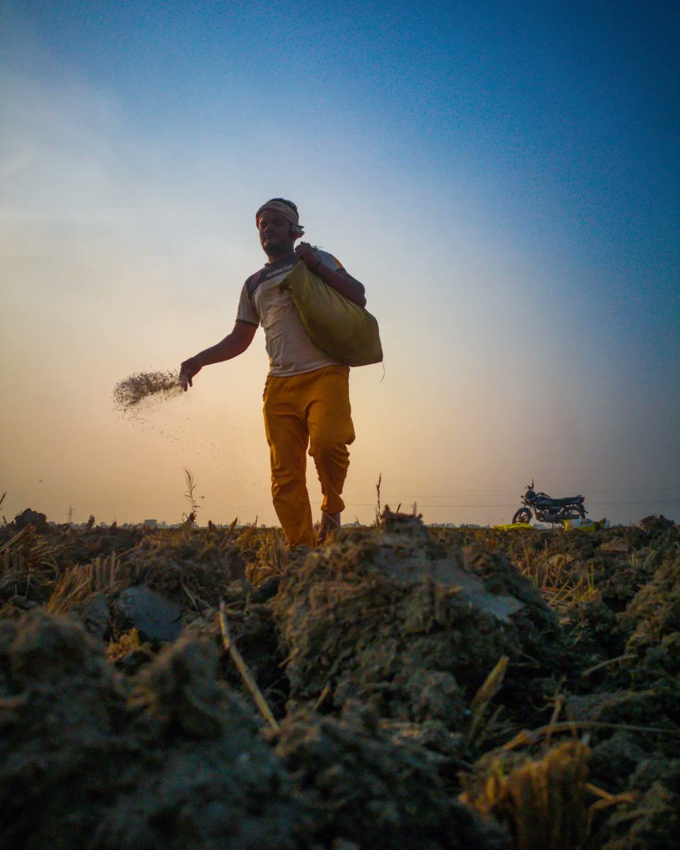 Nesar_khan_bdp's tweet photo. जीसके नाम में भी सान है,
उसके लिए कया लीखे 
Shot on @oneplus 
#photography #farmer https://t.co/yZiqzYE3IL