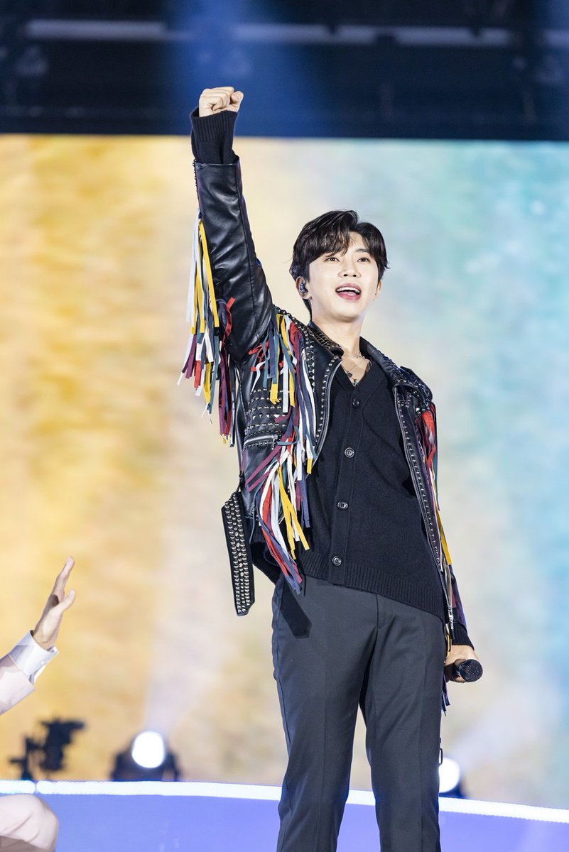 imbcenews's tweet photo. "한 번 더 외쳐, 임영웅!"…고척 지붕 날린 영웅시대의 위력(종합) #임영웅 #LimYoungWoong #영웅시대 #건행
https://t.co/iejZDYMRMj https://t.co/4X7k1sTCyl
