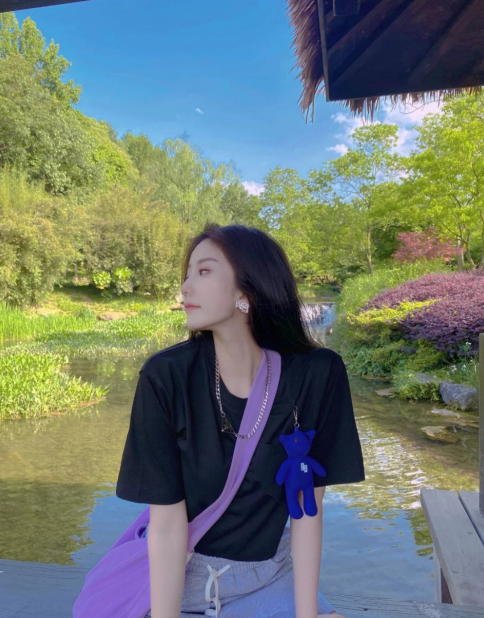 Lydia75950271's tweet photo. On the days when there is no news, I am living seriously, on the days when I often post news, I am loving life 😁🏸🌸🏝 https://t.co/1a6UjcqXIy