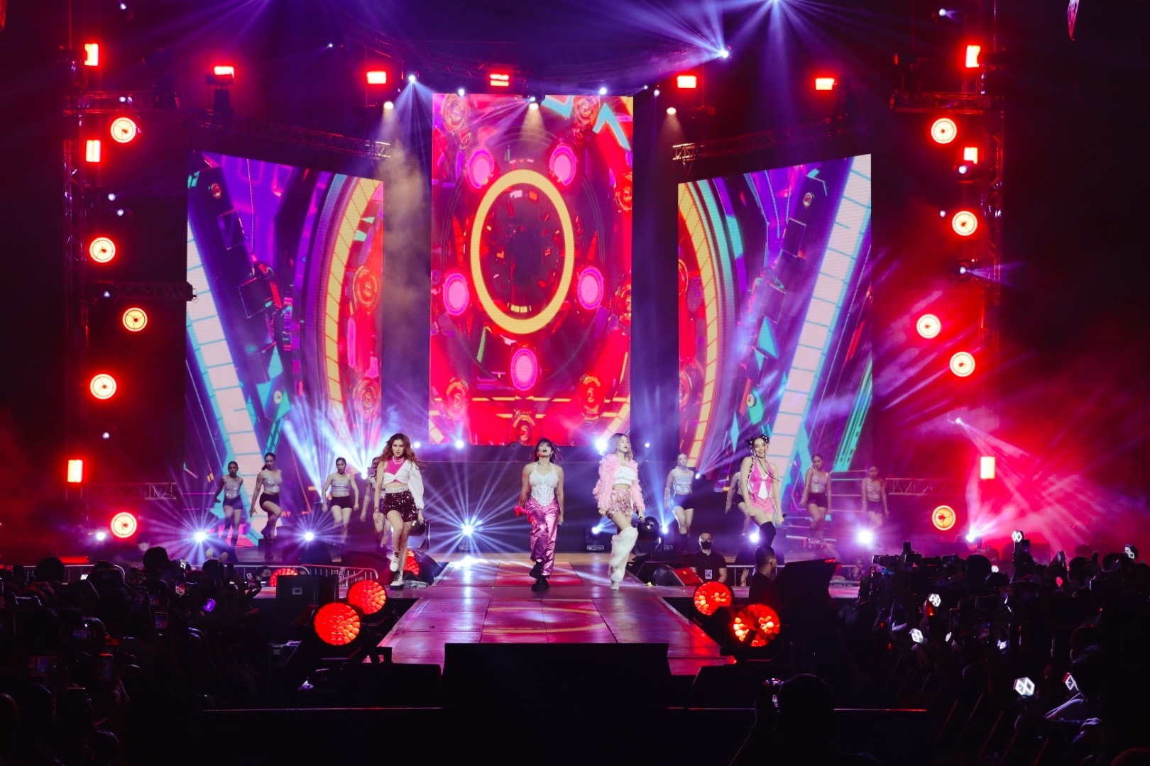 FjnLdWzVIAAoD_f?format=jpg&name=large