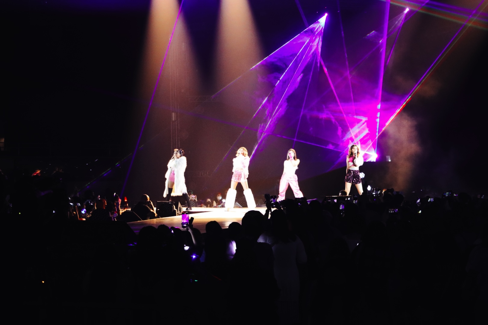 FjnLdXAVQAEF1Le?format=jpg&name=large