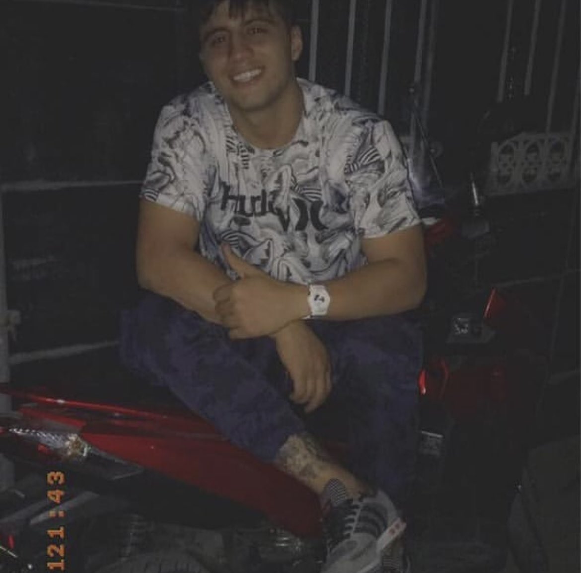 justchangingun's tweet photo. The possibility of execution of the 20 yo protester #MahanSadrat is very high.  Mahan is innocent and the IR wants to suppress protests by executing him. News has been reported from the prison that Mahan is set to be executed any minute. please Let the world know. https://t.co/xcJwBx0JCQ