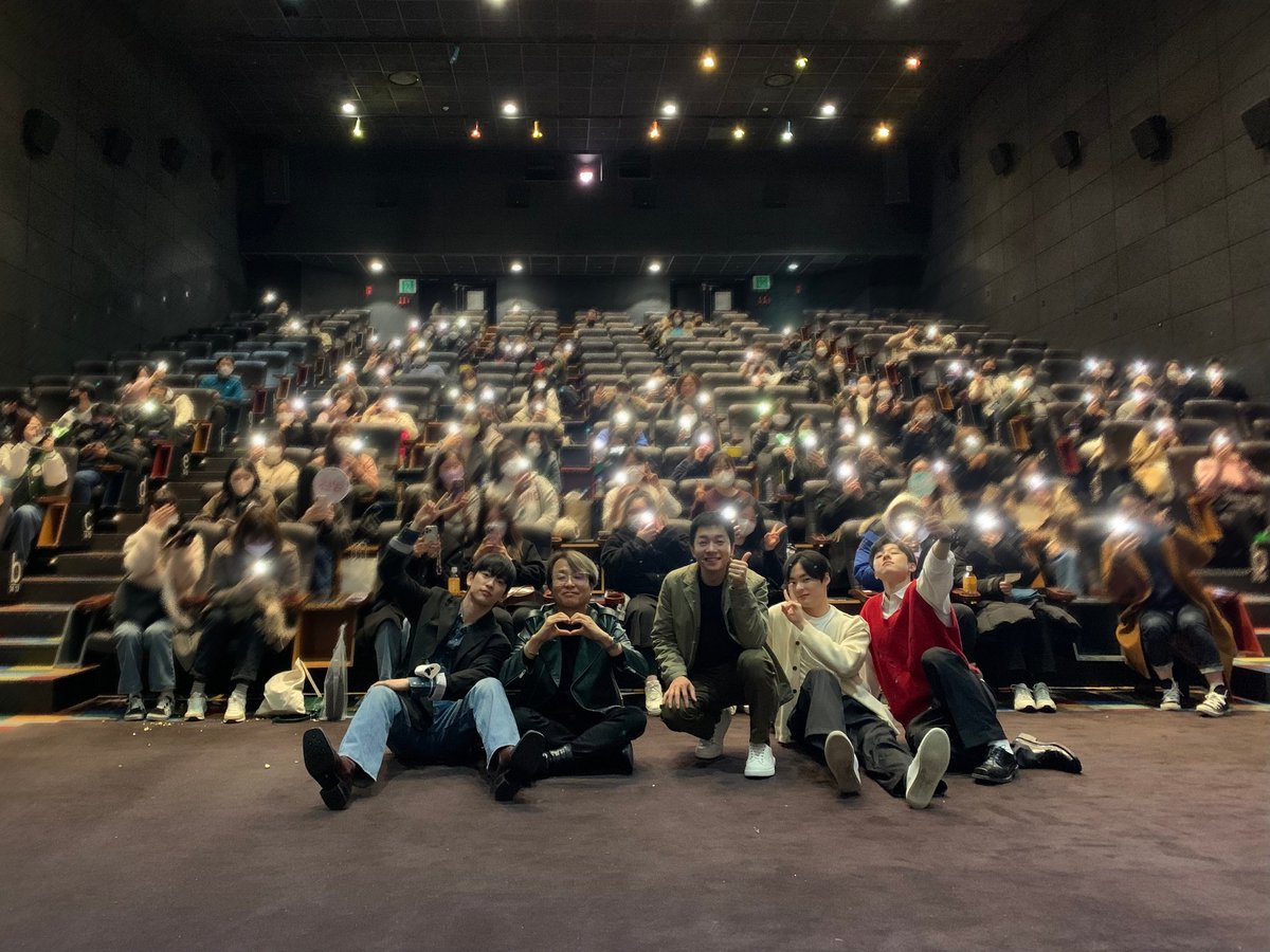 nkcontents's tweet photo. <#크리스마스캐럴> 무대인사 
❤️‍🔥뜨거운 현장 사진 공개!
우리 내일 또 만나요~👋🏻

▶ 지금 바로 예매하기!
#CGV: https://t.co/e8kcS2Dx8u
#메가박스: https://t.co/fYdblgaiuH
#롯데시네마: https://t.co/G5wroEC4gE

#크리스마스_캐럴 #절찬상영중 https://t.co/spgiyn8P6b