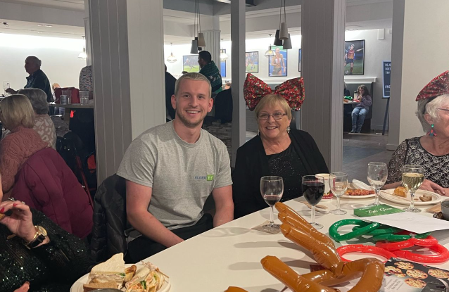 ❤ Let’s all take a page out of Reuben’s book ... a <a href="/cardiffmetSCRAM/">Cardiff Met SCRAM</a> student, who regularly volunteers at <a href="/elderfituk/">elderfit</a>. He took some time out yesterday to join their Christmas party - keep up the good work Reuben! 👏🏼👏🏼
#volunteering
#keepmoving
