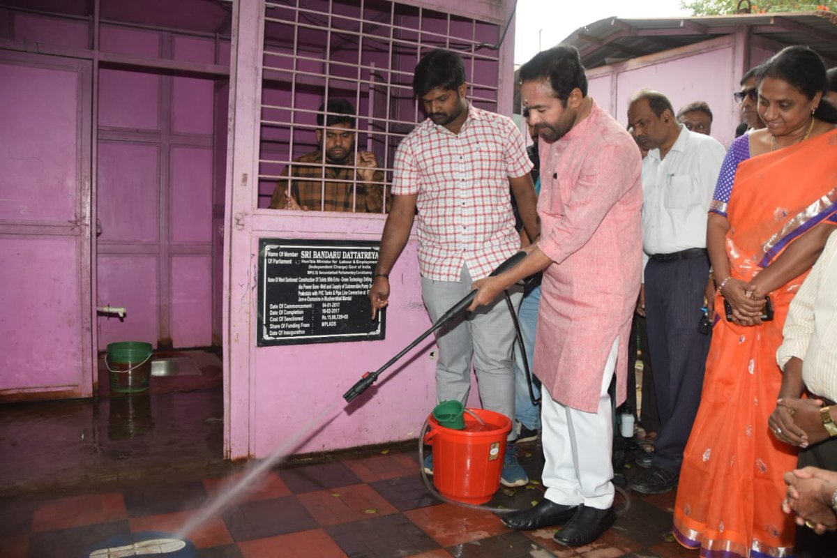 amarhindu's tweet photo. Telangana needs leaders who set better examples
Shri @kishanreddybjp ji is always #ManofActions. Today he donated toilet cleaning machines to govt schools and also taught them to use it.
#SwachhBharatAbhiyan
@narendramodi @AmitShah https://t.co/nufcm3AY5X