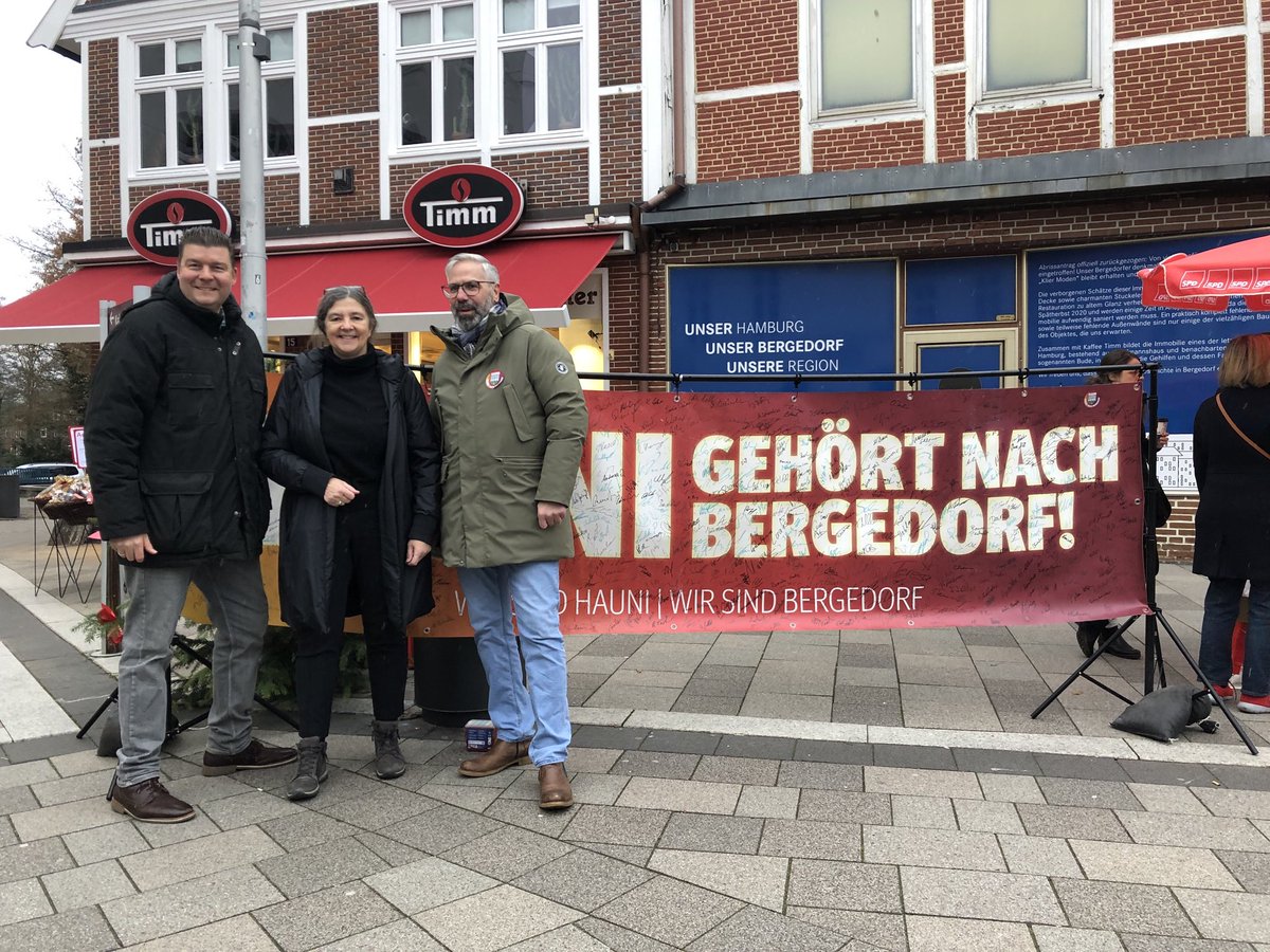 ADressel's tweet photo. #Hauni gehört nach #Bergedorf! Solidarität ist ungebrochen💪! Heute wieder Unterschriften-Aktion im Bergedorfer Zentrum. Unterdessen arbeiten unsere Senatskanzlei, ⁦@HH_BWI⁩, ⁦@FHH_FB⁩ / LIG &amp; Bezirksamt an einer Lösung👍. Danke🙏an alle die Druck machen &amp; mithelfen! https://t.co/9D64bnAGqX