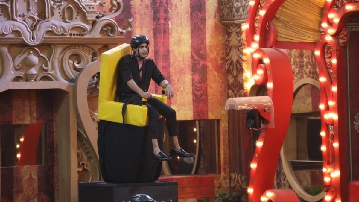 samarkiduniya's tweet photo. Tonight’s Episode- Shehnaaz Gill with MC Square conduct two task with the housemates.

Rotating chair task &amp; Zeherila Paani Task. #BB16 https://t.co/3G7mWvwGcf