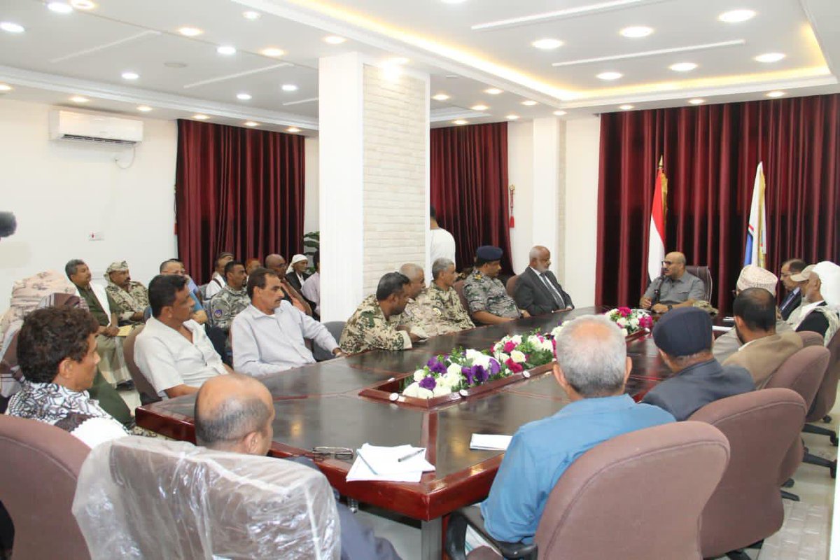 tarikyemen's tweet photo. ترأست اليوم اجتماعا للسلطات المحلية في محافظة الحديدة ضم المحافظ والسلطة القضائية وقيادات الوحدات العسكرية والامنية ومدراء عموم المديرات والمكاتب التنفيذية.
الجبهات بحاجة لتكاتف الجهود، دعما للمقاتل وخدمة للمواطن من أجل تهامة حرة أبية وفي الطريق الى صنعاء عاصمة الجمهورية اليمنية. https://t.co/cToPpzrYfh