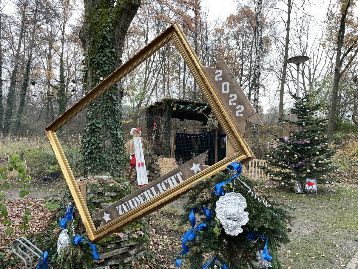 LeukeVera's tweet photo. Kom je een kijkje nemen in de Heemtuin? #zuiderlicht #brunssum 🧑🏻‍🎄🎄 https://t.co/3K170oYCDU