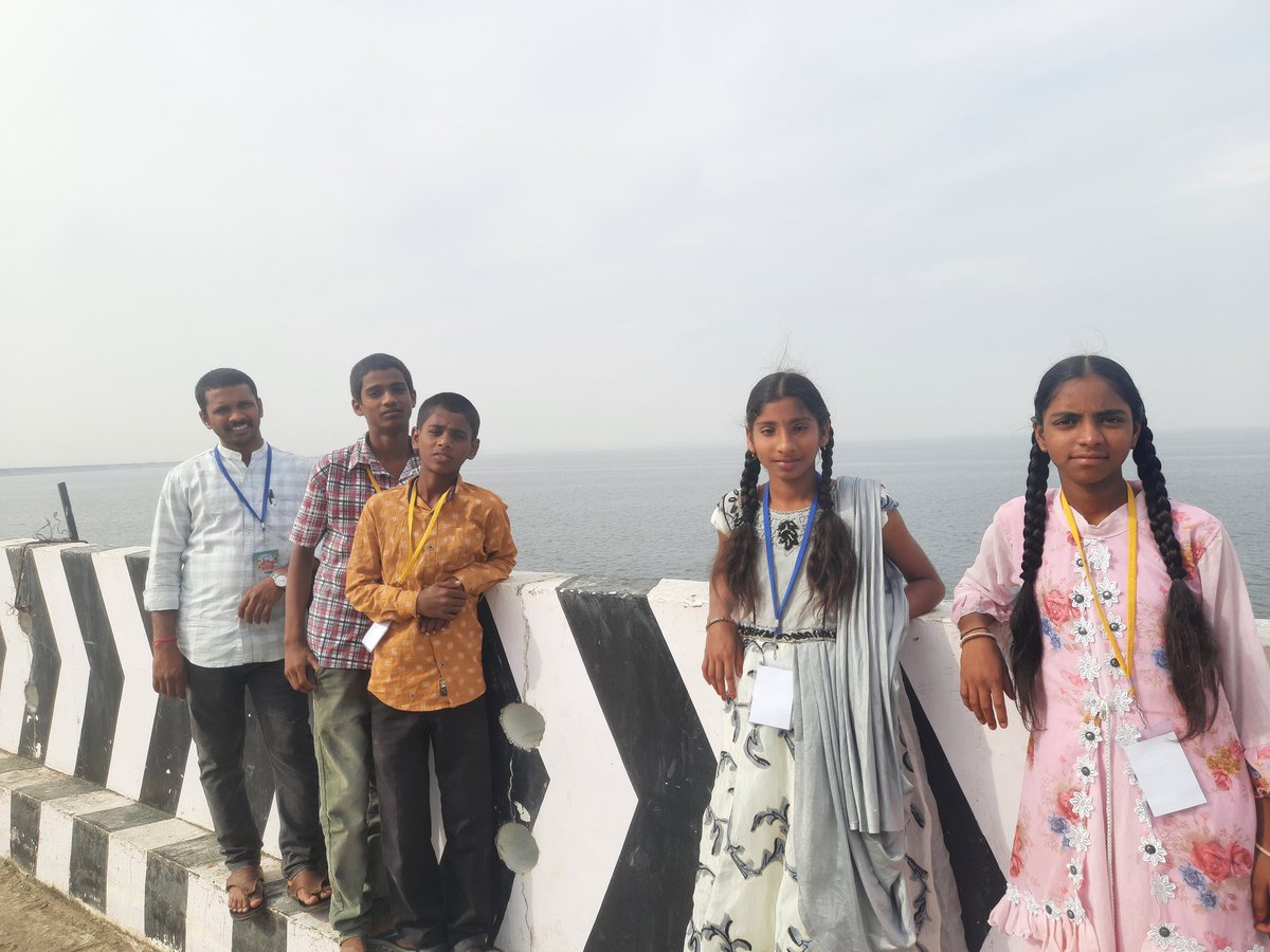 AugustienAuguss's tweet photo. Our Little Champs In Siricilla to participate State Level CHEKUMUKI SAMBARALU, visited Textile park and Mid Maneru Dam. Inspired by many scientists and @spsircilla. 
@Collector_JGL @tksreedevi @harsha_koya @DrShantaThoutam @ShashankaKondur @KTRTRS https://t.co/GAoZGY3qAC