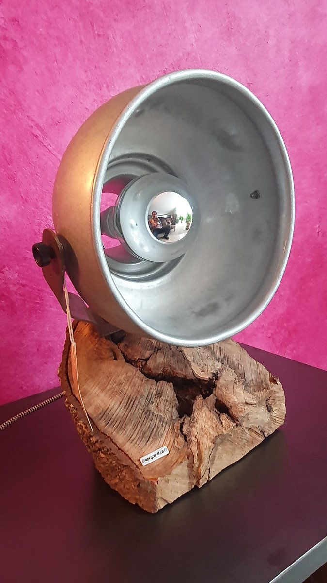 TomBaumberger's tweet photo. Sucht noch einen Platz unter dem Weihnachtsbaum.
Upcycling Unikat Lampe aus einem Milchsieb.
https://t.co/X8UhKiPeM0

#upcycledhour #lampenbau #Schreibtischlampe #Handmade #lampenliebe #holzlampe https://t.co/Xo8SHB4hht