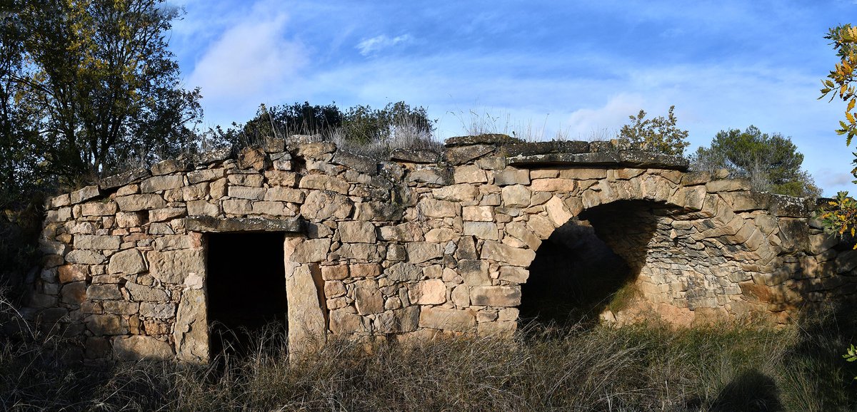 ramonsunyer's tweet photo. Un tomet per la pleta del Borràs a l'Aguda. Una construcció única al terme de Torà  #boncapdesetmana
 @viladetora @valldellobregos @lasegarra @SetmPedraSeca @aralleida @catexperience @descobrircat @SomSegarra @Turisme_Segarra @ArquitradCAT @caminsnatura @lasajolida https://t.co/Vrf4ehz6lH