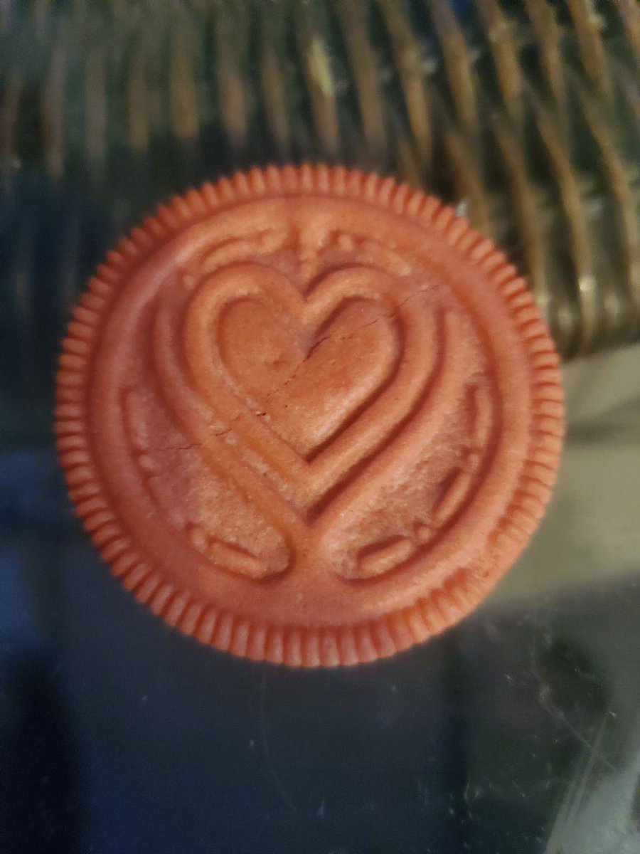 AnjaAMV's tweet photo. Lady Gaga's samenwerking met Oreo toont het GirlLover-symbool. https://t.co/Yax9IDGQ5M