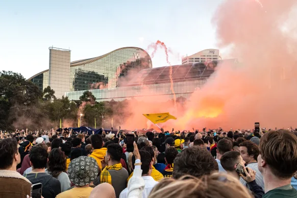 GMKitson's tweet image. #VioletCoco was sentenced 15mths prison for peaceful climate protest in Sydney. Convicted of explosives for holding a flare.

On Sat, soccer fans in Sydney set off many flares in crowd. None were arrested. Premier @Dom_Perrottet was seen in the crowd.

#ClimateEmergency #auspol