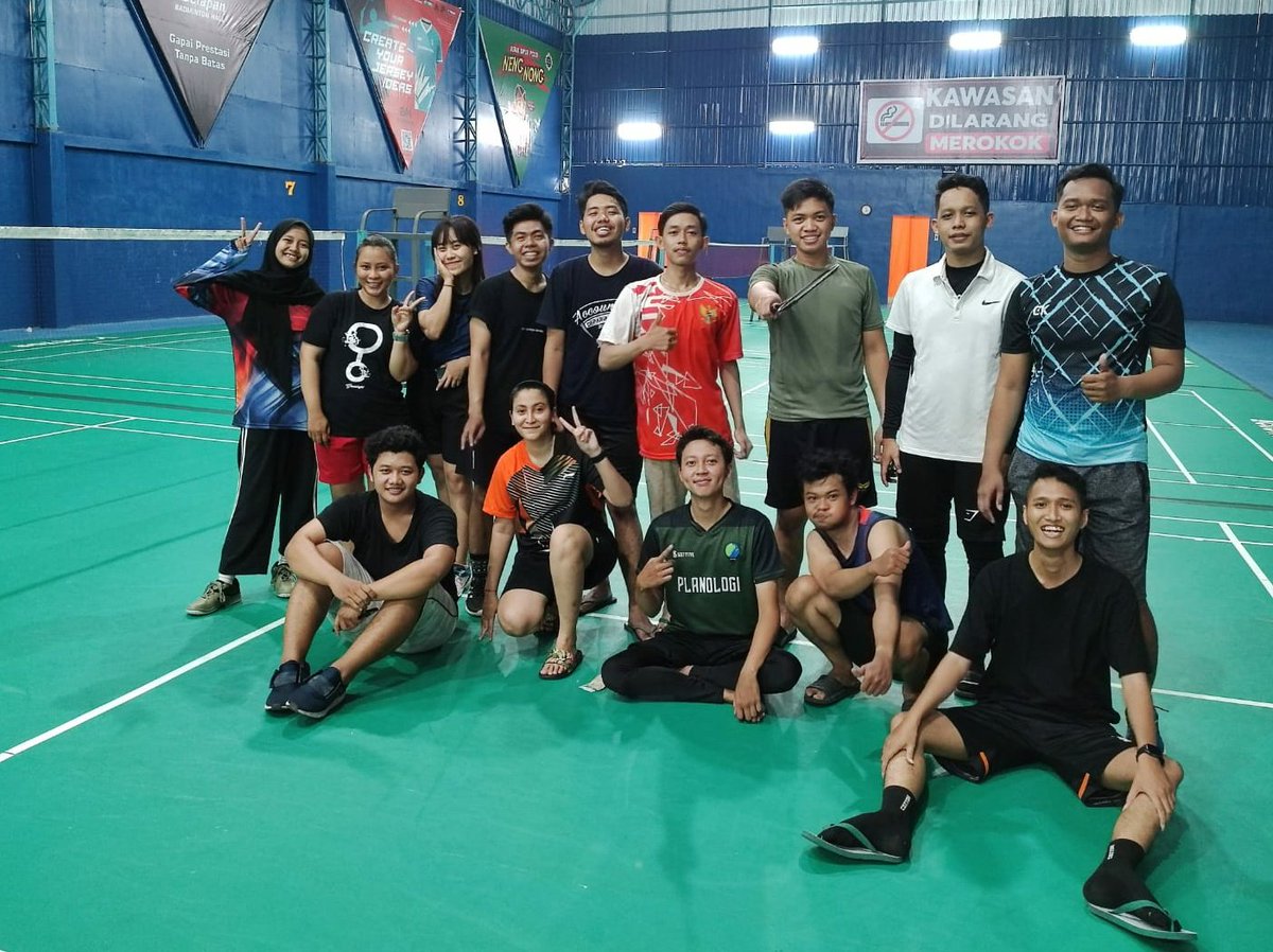 Jbrfunbadminton's tweet photo. Pasukan mabar hari ini 🥳🥳🥳🏸🏸🏸🤘🏾🤘🏾🤘🏾 https://t.co/aY55fR8fLF