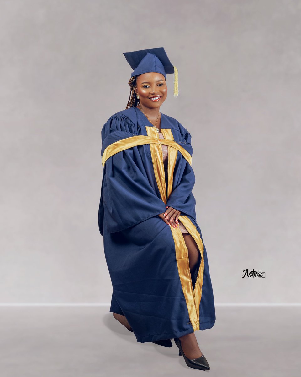 debrralove's tweet photo. Did a thing yesterday 😭🎉🍾🏆, never have I been this happy as I was in the 4th frame singing OAU’s anthem. 
https://t.co/SvP7fLymED in Zoology, grateful 😭❤️.

Makeup: @colleendiva11 https://t.co/uHt4zgKp6P