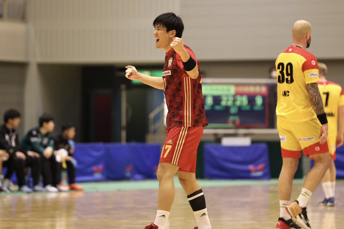 JHA_handball's tweet photo. 明日の決勝は14:00〜NHK Eテレで生中継です📺‼豊田合成の️「連覇」かトヨタ自動車東日本の「初優勝」か💥バチバチの戦いを見逃すなっ‼️会場で当日券も販売しております🎫お近くの方は是非ご来場ください🫶
#JAPANHAND2022 https://t.co/emB6BwyxJ3