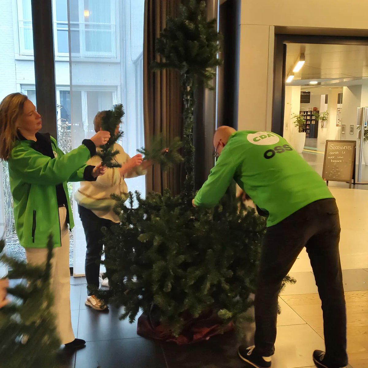 CDAoss's tweet image. Vandaag hebben we met #team22 de Wellen in Oss in kerstsferen gebracht!