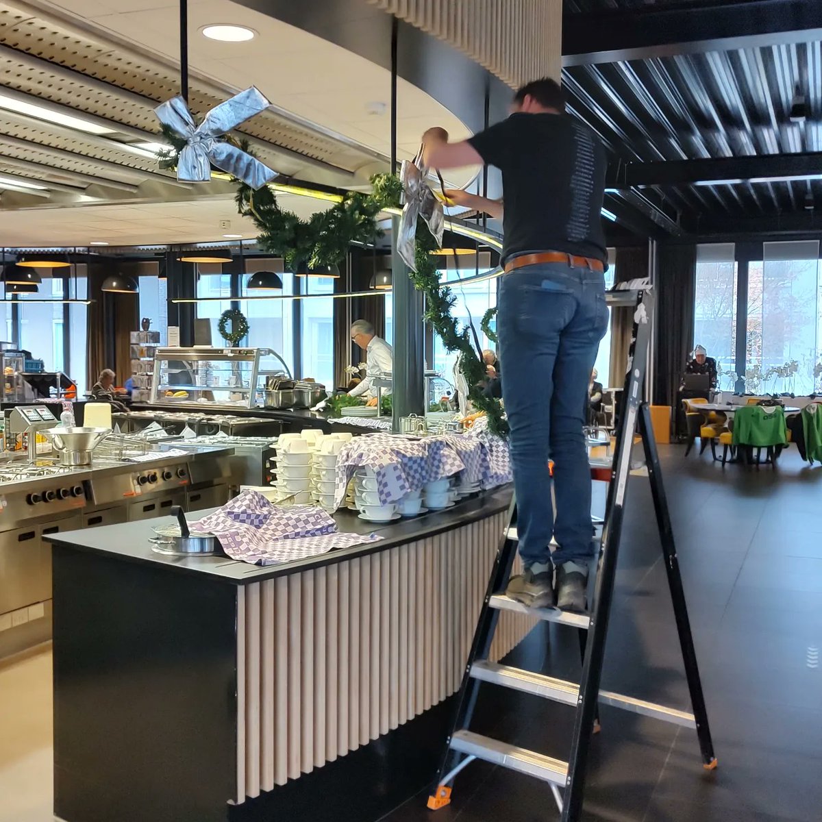 CDAoss's tweet image. Vandaag hebben we met #team22 de Wellen in Oss in kerstsferen gebracht!