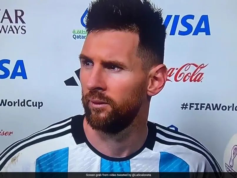 TheSam001001001's tweet photo. Argentina captain Lionel Messi lashed out at Netherlands star Wout Weghorst during a post-match interview.😅#Messi𓃵 #Argentina https://t.co/o8D2dmd65D