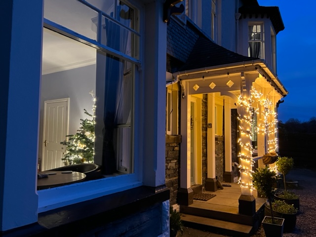 There’s a twinkle in our eyes this Christmas. The decorations are up, and we are looking forward to welcoming our guests this month to cosy up and soak in the festive atmosphere of the Lake district   #keswickchristmas #christmasgetaway #visitthelakedistrict #happyholidays