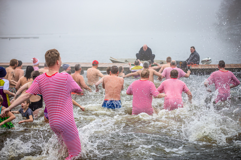 Nieuwjaarsduik op1 januari bij Moekesgat - westerwoldeactueel.nl/2022/12/10/nie…