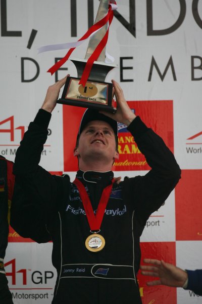 A1GP_History's tweet photo. What a weekend for @jonnyreidracing and Team New Zealand.
Pole, 2 wins, maximum points, dominated.
Heading to Taupo after the Christmas break with momentum on their side.
#A1GP #Sentul2 https://t.co/BzOJhCia16