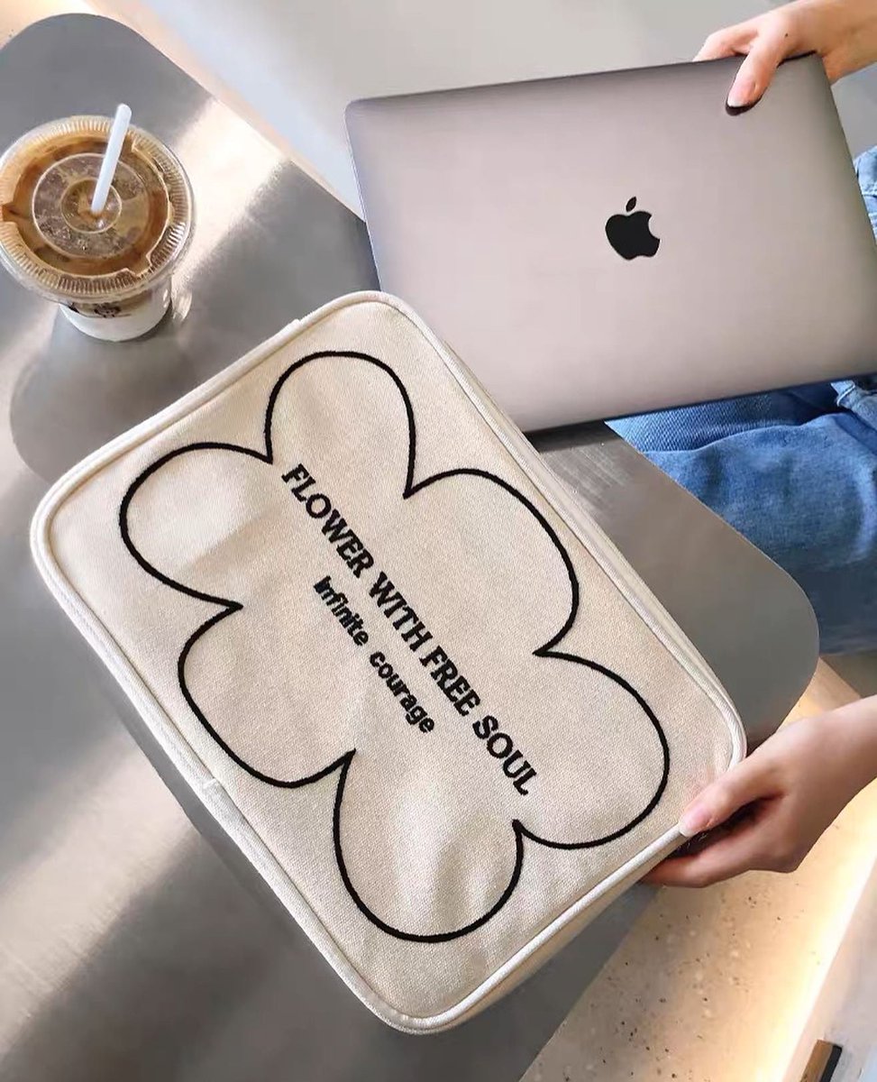 treasurexstudio's tweet photo. Canvas Laptop Bag 🪐🤍🎁✨ กระเป๋าใส่Laptop Brand Momostalk🤍 มีสองลายให้เลือก น่ารัก มินิมอลสุดๆ~

Size:16”(41x31cm) / 13” (35x25 cm)
Price :1,050฿ /950฿
Pre-order 2-3weeks
#treasurelandpre #กระเป๋าใส่ไอแพด #กระเป๋าnotebook

ใครกำลังหาของขวัญรับปีใหม่น่ารักๆ แนะนำเลย💫 https://t.co/BdN2njgC7f