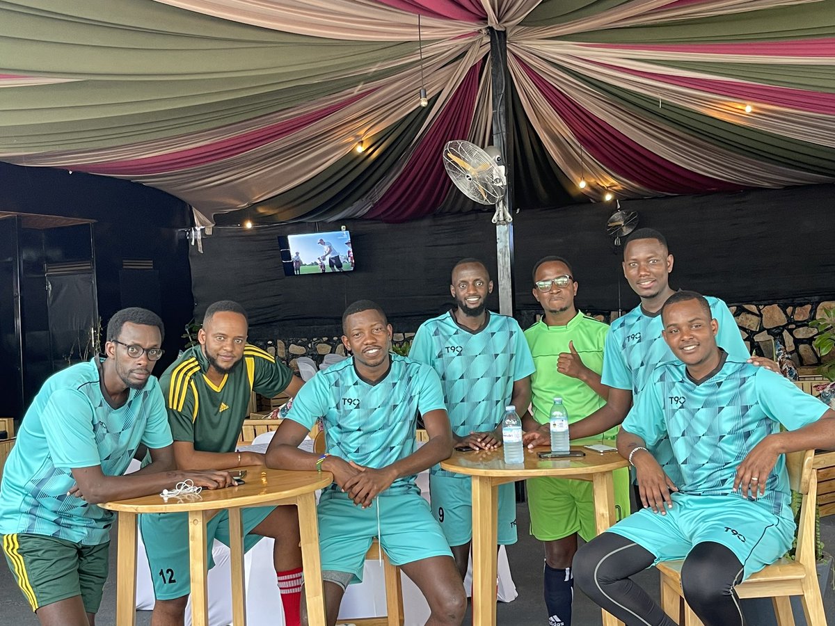 ByaruhangaRica's tweet photo. Never worry about the numbers, Help one person at a time and always start with the one nearest you coz alone we do so little, together we do so much.

 #DrawASmileUG 
#5on5Games @emeka_ug https://t.co/xDfMGLNpHS