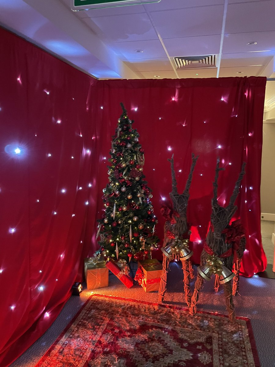 Stunning grotto set up from <a href="/Jimmy___H/">james hayward</a> and the team at Coldra Court Hotel <a href="/TheCelticManor/">Celtic Manor Resort</a>