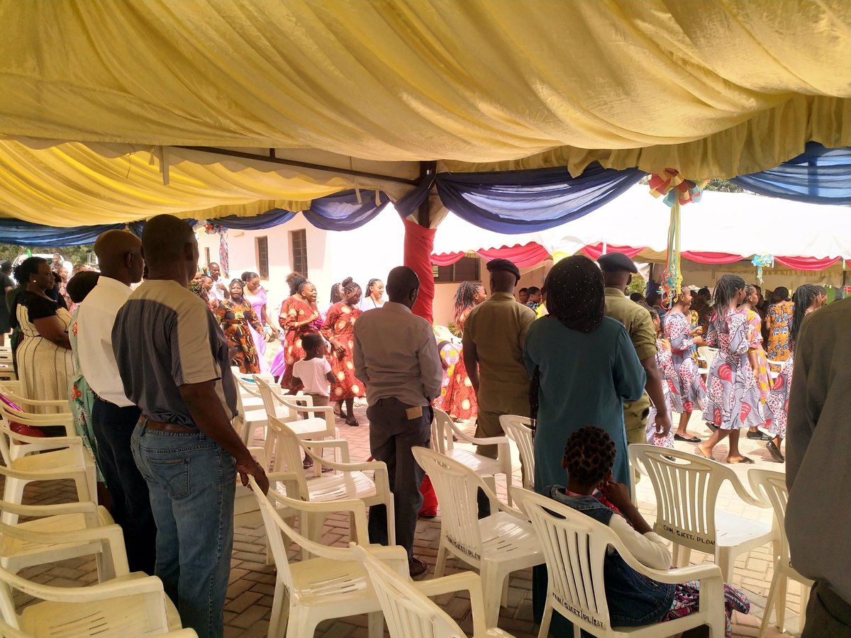sonnino123's tweet photo. Taasisi ya @DmiHope hufanya kazi kwa karibu na idara za serikali na wadau mbalimbali katika jamii, pia katika kuwaunganisha waototo hawa na familia zao
#DMISpringOfHope https://t.co/hnAw2ygTLV