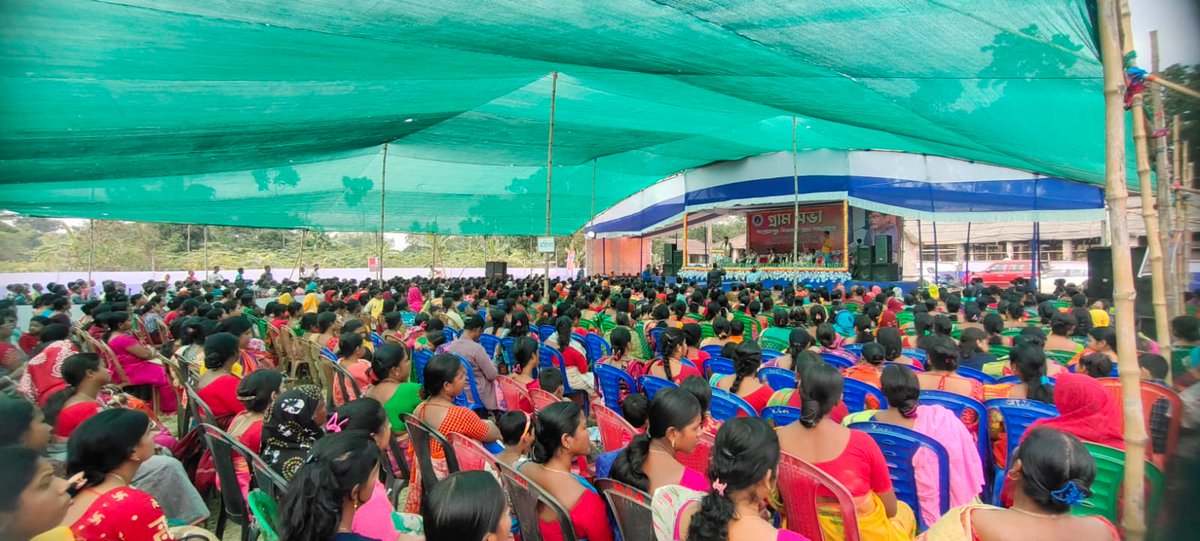 <a href="/ramshankarsingh/">बंजारा कवि 💙</a> <a href="/sachinvats142/">Sachin Vats</a> <a href="/mishra_dhruv/">DHRUV MISHRA 💙</a> <a href="/raypiyushgmailc/">piyush ray</a> <a href="/Abhijit94228090/">Abhijit Mandal</a> <a href="/Ankyghate/">Ankush Gulab Ghate</a> <a href="/AshishTekale_/">Ashish Tekale Patil</a> <a href="/Saurabh_Munger/">SAURABH AGGARWAL🇮🇳</a> <a href="/saajanshs/">Sajan Kumar Mehta🐦</a> <a href="/abpanandatv/">ABP Ananda</a>
भारत आज खाद्यान्न में आत्मनिर्भर है लेकिन राष्ट्रीयकरण से पहले हमें PL480 के तहत गेहूं और चावल के लिए अमेरिका से भीख मांगनी पड़ती थी। सारा श्रेय सरकारी बैंकों को जाता है। बैंकों का निजीकरण भारतीय अर्थव्यवस्था की रीढ़ को नष्ट कर देगा।
#SarkariBankBachaoDeshBachao